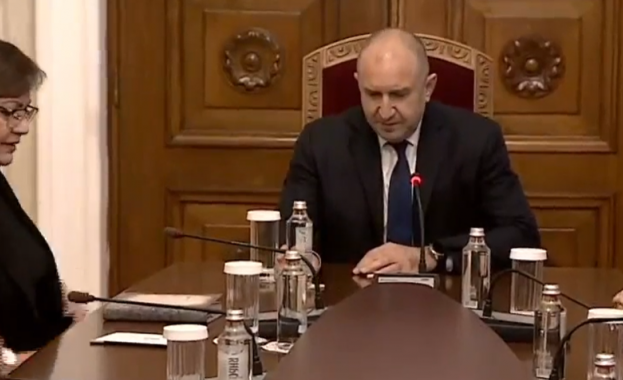 Президентът Румен Радев продължава днес консултациите с представителите на парламентарните