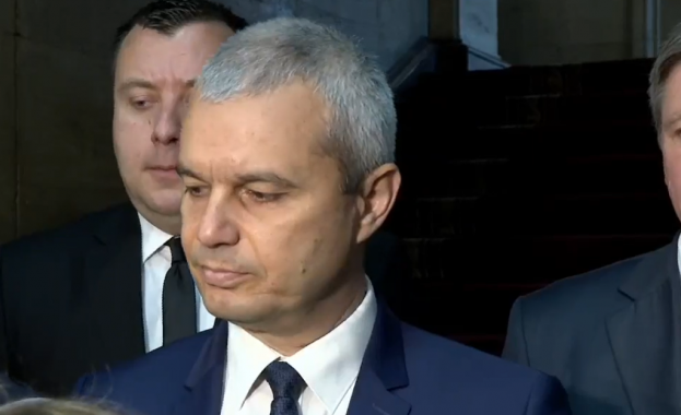 Лидерът на Възраждане Костадин Костадинов определи като несериозно и безотговорно