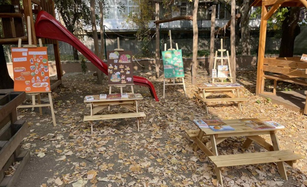 Лаборатории за деца на открито мебели в парковете от рециклирани