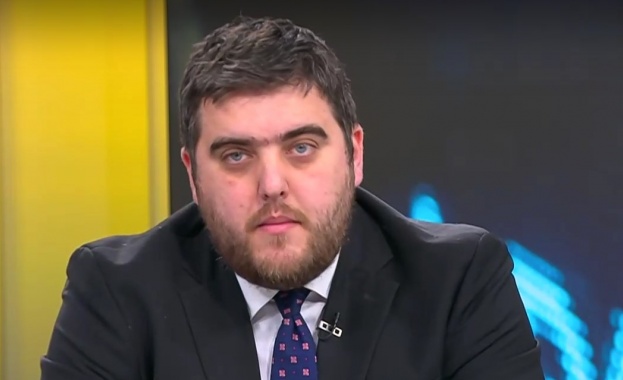 2 3 от работещите наети на трудови правоотношения не получават заплатата