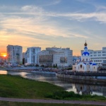 Москва съобщи, че два дрона са свалени близо до границата, докато Украйна обстрелва руско село