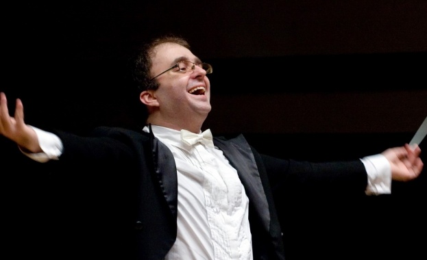 Отмина и Светлата Седмица но вместо просветление и смирение Тя