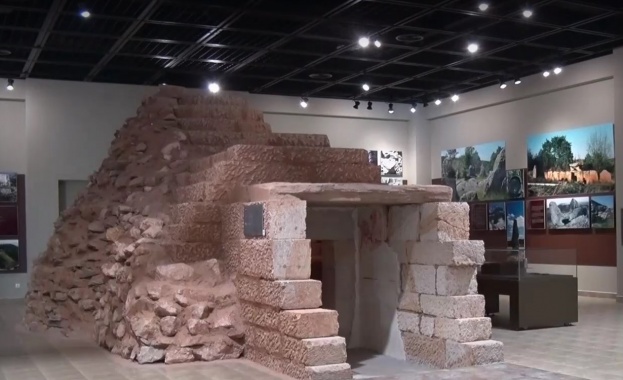Тракийска гробница от преди близо 25 века е открита край