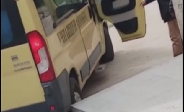 Два инцидента за два дни с училищен автобус за