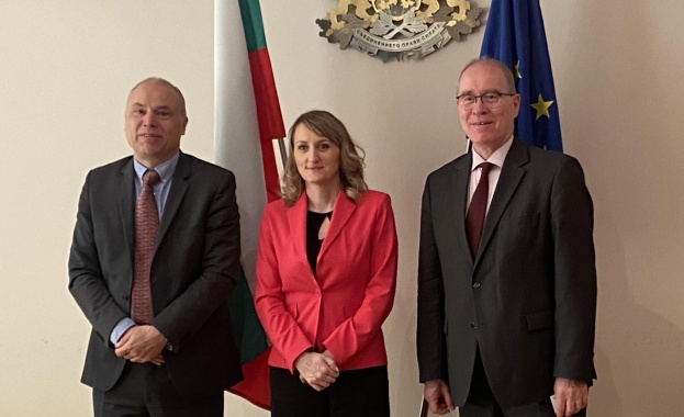 Министърът на околната среда и водите Росица Карамфилова и посланикът