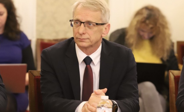 Днес се очаква да работят хората по бюджета и дефицита