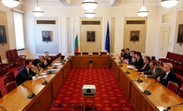 Преговорите между ГЕРБ СДС и Продължаваме Промяната Демократична България по