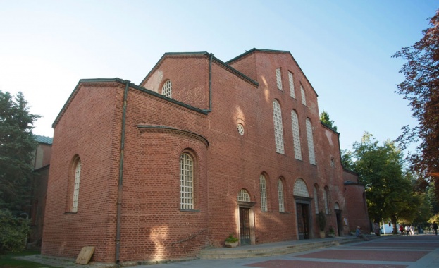 Днес е последен ден от всенародното поклонение пред мощите на