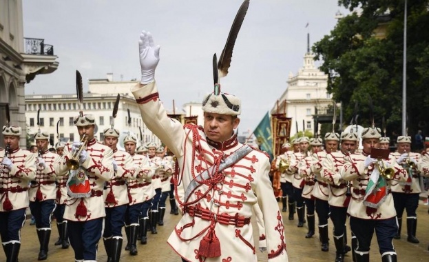 С музикален парад на военните духови оркестри ще започнат празничните