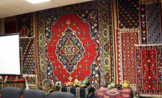 Уникален над стогодишен килим чол от колекцията на обект