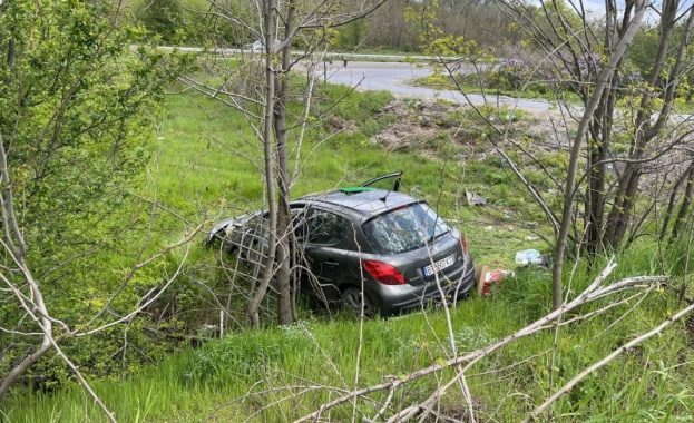 Млад мъж загина затиснат от автомобила си докато го ремонтира