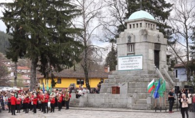 Стотици се стекоха в Копривщица за честванията по повод Априлската епопея