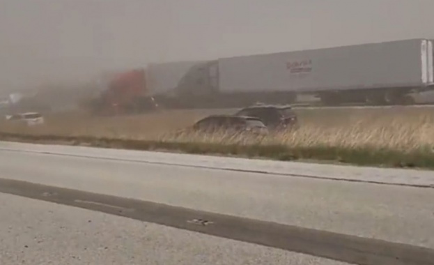 Най малко шестима души загинаха а над 30 бяха ранени при