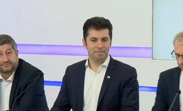 Лидерите на Продължаваме промяната Демократична България ПП ДБ представят състава на проектокабинета