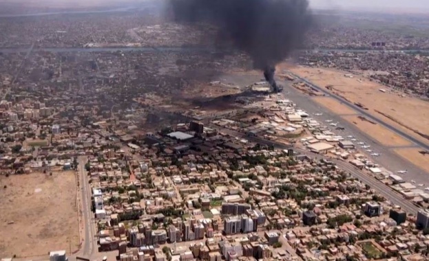 Турция е евакуирала 2061 души от Судан от които 763