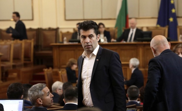 Пред ГЕРБ има три варианта за правителство пише в личния