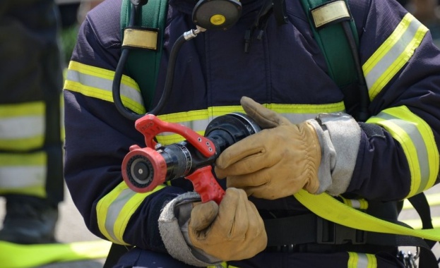 Лек автомобил се запали и изгоря напълно при извършване на