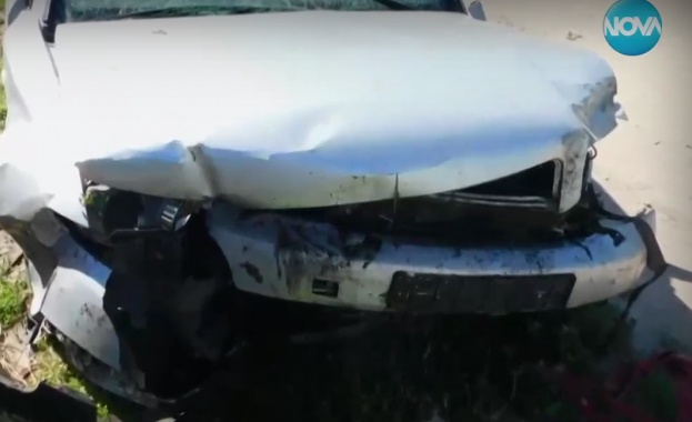 15 годишен катастрофира с колата на баща си в разградското село