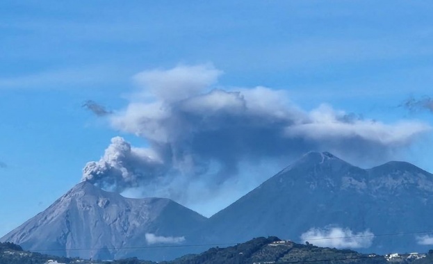 Стотици бяха евакуирани в Гватемала заради изригнал вулкан