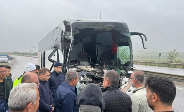 Най малко 33 ма души предимно деца са ранени при катастрофа в