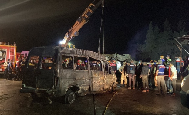 12 загинали и 31 ранени при верижна катастрофа в Турция