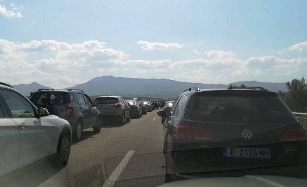 Натоварено движение през граничните пунктове с Гърция и Румъния