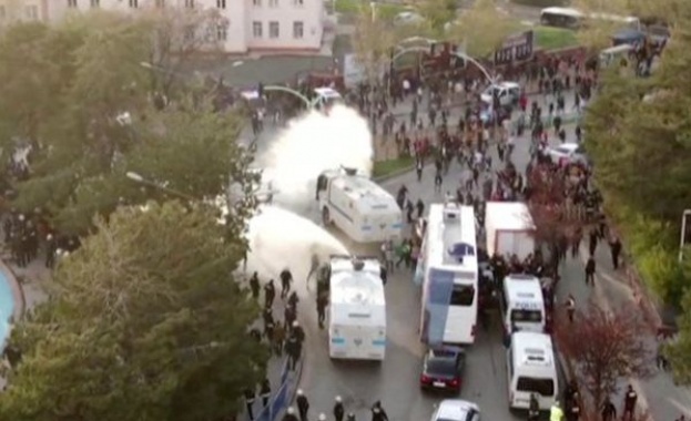 Над десет души са задържани във връзка с насилието срещу