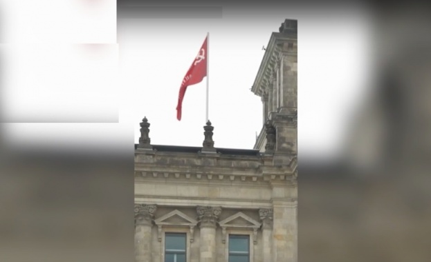 Червеното знаме на победата се появи над Райхстага (Видео)