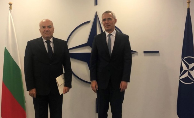 Българският постоянен представител в НАТО Николай Милков връчи акредитивните си