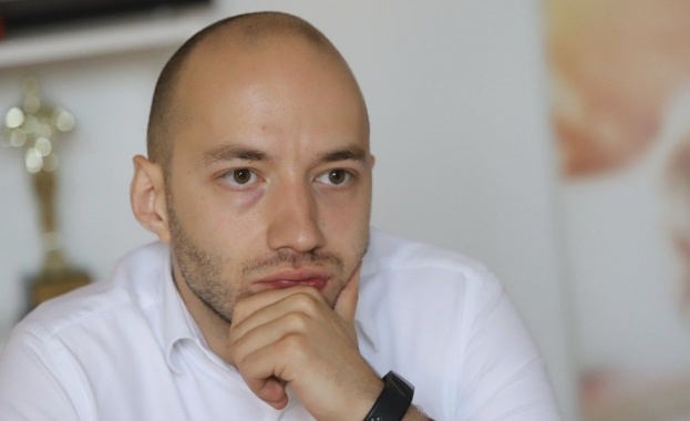 Политолог: Властта трябва да се радва от този вот на недоверие, най-големият губещ е ПП-ДБ Политолог: Властта трябва да се радва от този вот на недоверие, най-големият губещ е ПП-ДБ