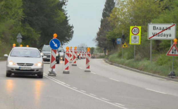 6 месечен ремонт на пътя при Владая ще затруднява пътникопотока на