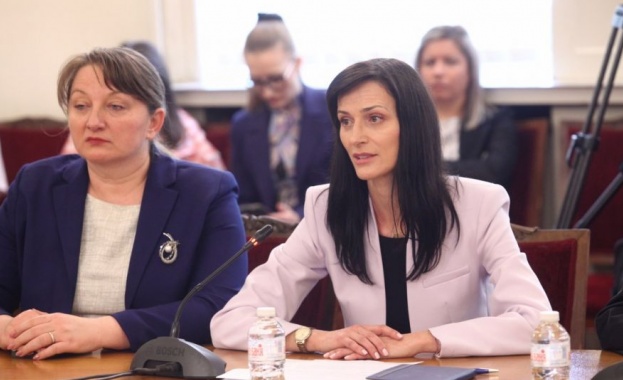 Номинираната за премиер от ГЕРБ СДС Мария Габриел се среща с