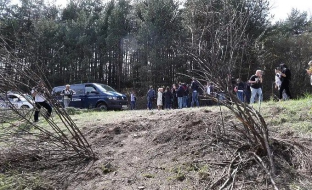 Наблюдаващите прокурори са издали постановление с което се указва спазване