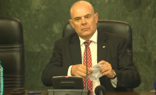 За мен думи като родина чест вярност към приятелите означават