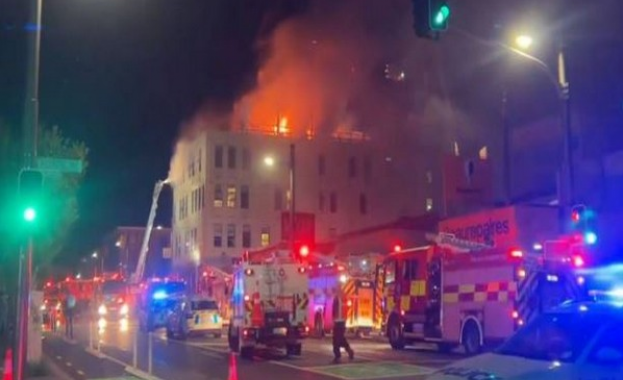 Най-малко шестима души загинаха при пожар в хостел в Уелингън