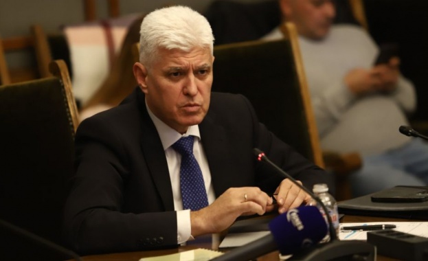 Служебният министър на отбраната: Не са изпращани български военнослужещи в Украйна