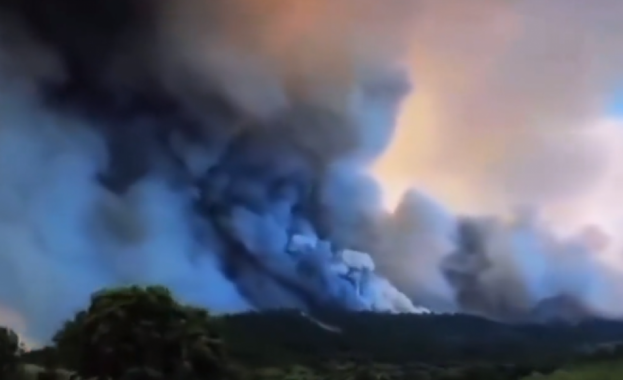 Евакуираха над 550 души в Испания заради голям горски пожар