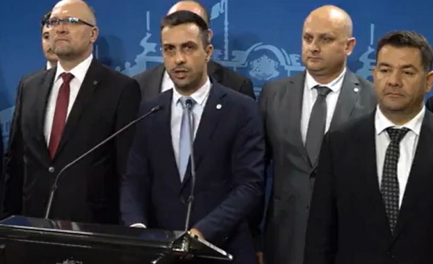 От парламентарната група на Възраждане настояха на брифинг в парламента