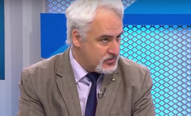 Александър Кашъмов: Очевидно трябва да се мисли за съкращаване мандата на главния прокурор