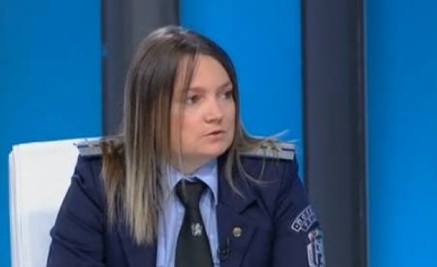 Гл. комисар Мария Ботева – отдел „Пътна полиция“: От 3 до 5 април са издадени над 10 300 фиша и са съставени над 1800 акта за установени административни нарушения Гл. комисар Мария Ботева – отдел „Пътна полиция“: От 3 до 5 април са издадени над 10 300 фиша и са съставени над 1800 акта за установени административни нарушения