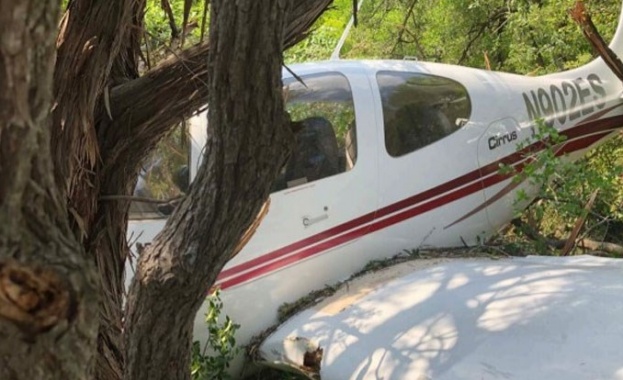 Спасители откриха останките на малък самолет разбил се вчера в
