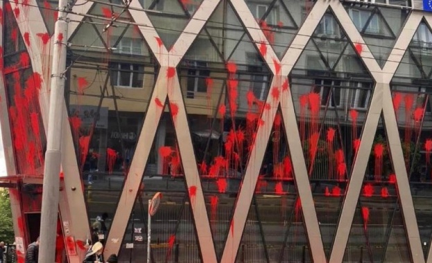 Каракачанов за червената боя на сградата на ЕК: Каквото повикало – такова се обадило, г-жи и г-да ултралиберали