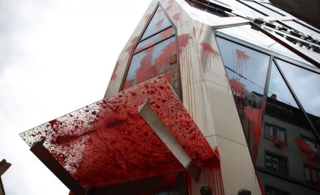 Европейската комисия осъди вандалските прояви срещу сградата на нейното представителство