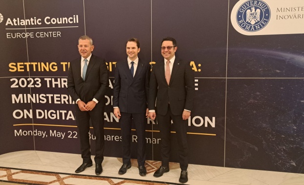 Министрите на електронното управление и иновациите Георги Тодоров и Александър