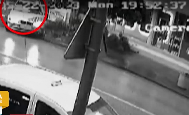 Млада жена се спаси по чудо след като кола връхлетя