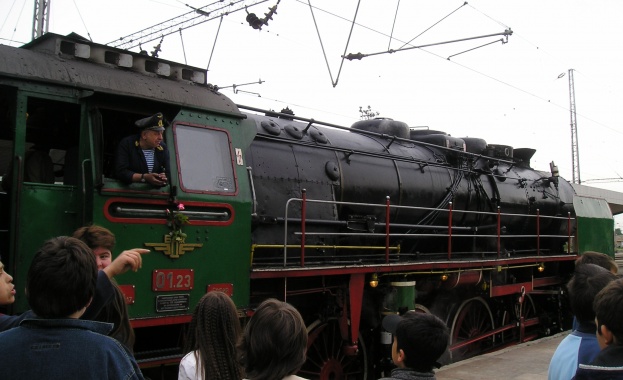 Специален влак с парен локомотив ще пътува до Перник на 1 юни 