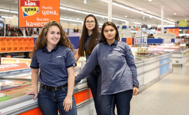 Над 1000 ученици в гимназиален курс на обучение се запознаха