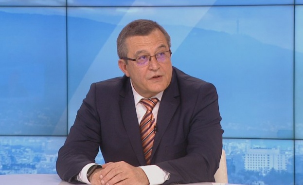 Парите за заплати в сектор Образование трябва да се увеличават