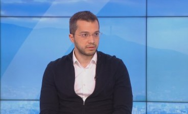 В празничното утро на 24 май ви срещнахме с една