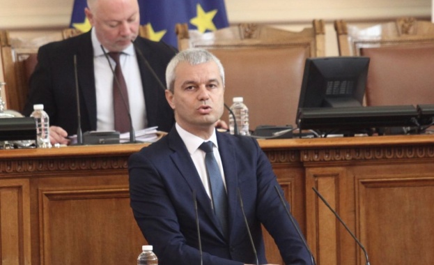 Костадинов обвини ръководството на ПП-ДБ в държавна измяна, Желязков му наложи наказание